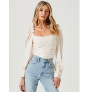ASTR the label puff sleeve top / color cream / size small